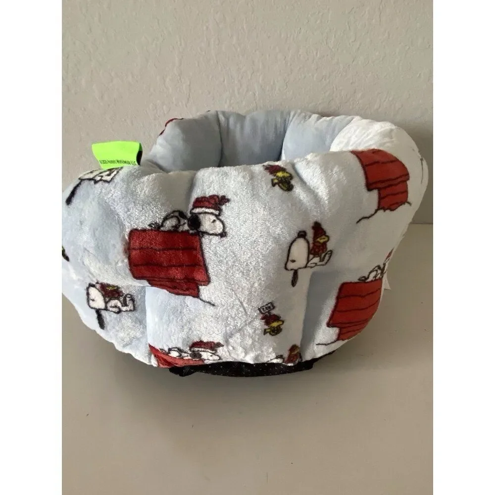 Peanuts Snoopy Small Dog Pet Cozy Cuddler Bed Christmas‎ Doghouse 19 X 15 X 7”